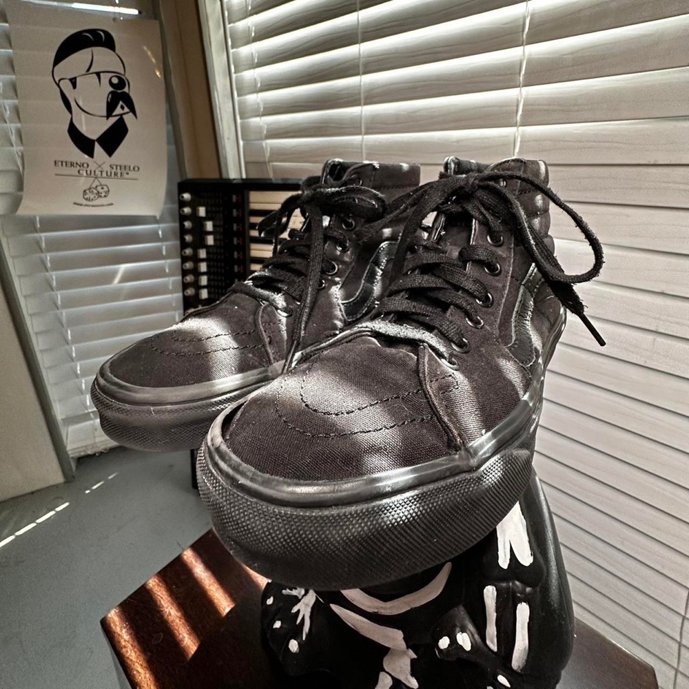 All black high top vans 🦇 
6.5M 8W